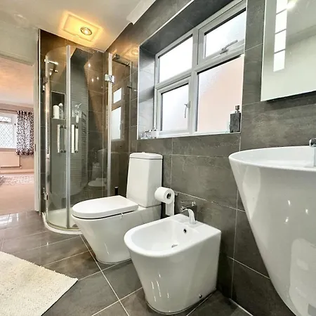 Tranquil Retreat Spacious 4-bedroom Family Dom wakacyjny *