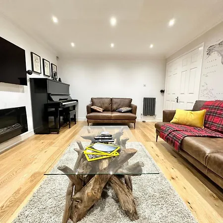 Dom wakacyjny Tranquil Retreat Spacious 4-bedroom Family *