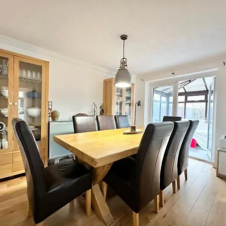 Dom wakacyjny Tranquil Retreat Spacious 4-bedroom Family Leeds (West Yorkshire)