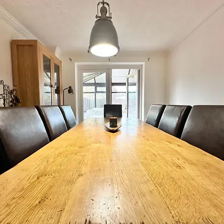 Дом отдыха Tranquil Retreat Spacious 4-bedroom Family *