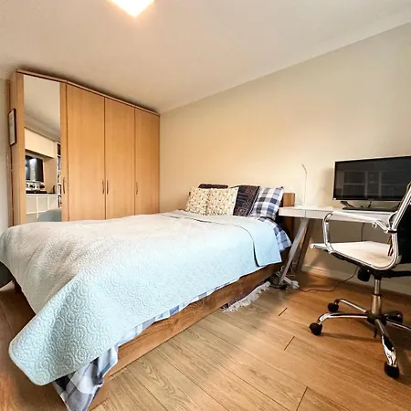 Tranquil Retreat Spacious 4-bedroom Family Semesterbostad Leeds (West Yorkshire)