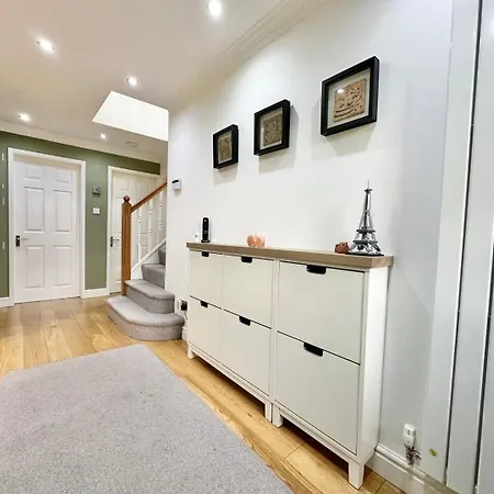 Semesterbostad Tranquil Retreat Spacious 4-bedroom Family Leeds (West Yorkshire)