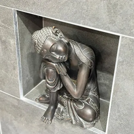 Tranquil Retreat Spacious 4-bedroom Family *