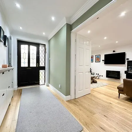 Tranquil Retreat Spacious 4-bedroom Family * Лидс