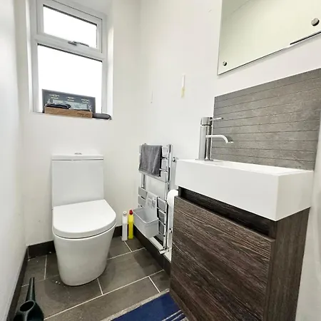 Tranquil Retreat Spacious 4-bedroom Family Дом отдыха