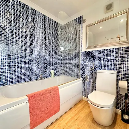 Дом отдыха Tranquil Retreat Spacious 4-bedroom Family