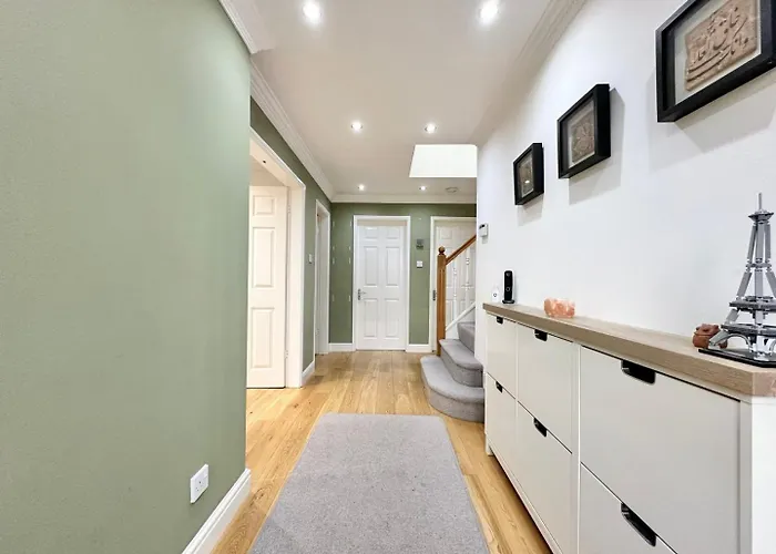 Tranquil Retreat Spacious 4-bedroom Family Holiday home Leeds (West Yorkshire)