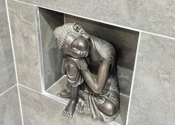 Tranquil Retreat Spacious 4-bedroom Family *