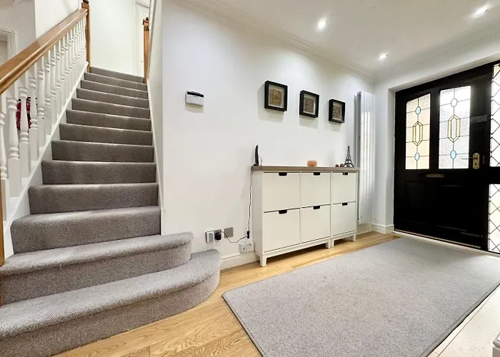 Tranquil Retreat Spacious 4-bedroom Family * Leeds (West Yorkshire)