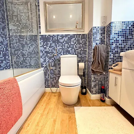 Tranquil Retreat Spacious 4-bedroom Family * Лідс