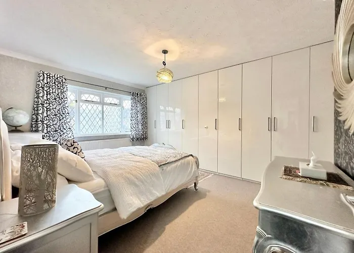 Tranquil Retreat Spacious 4-bedroom Family Prázdninový dům Leeds (West Yorkshire)