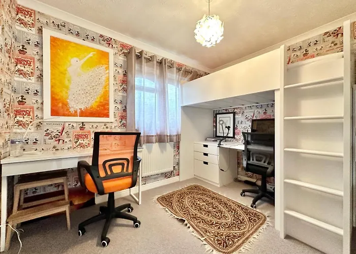 Tranquil Retreat Spacious 4-bedroom Family Prázdninový dům