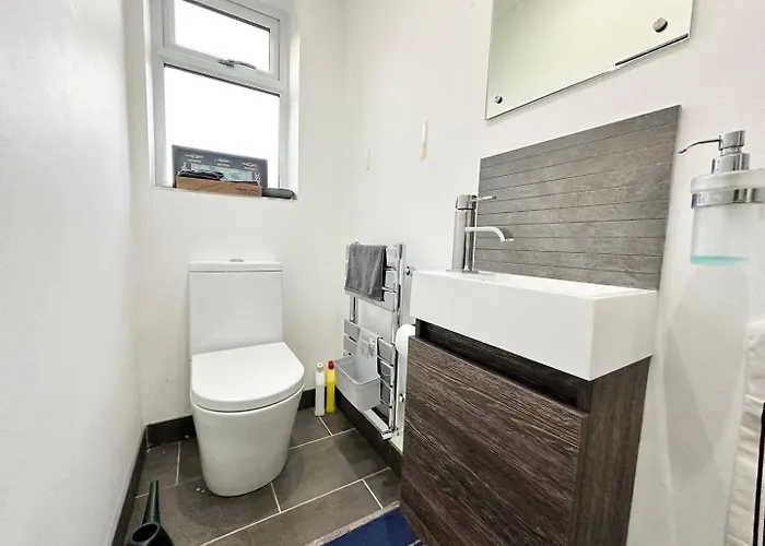 Tranquil Retreat Spacious 4-bedroom Family Prázdninový dům